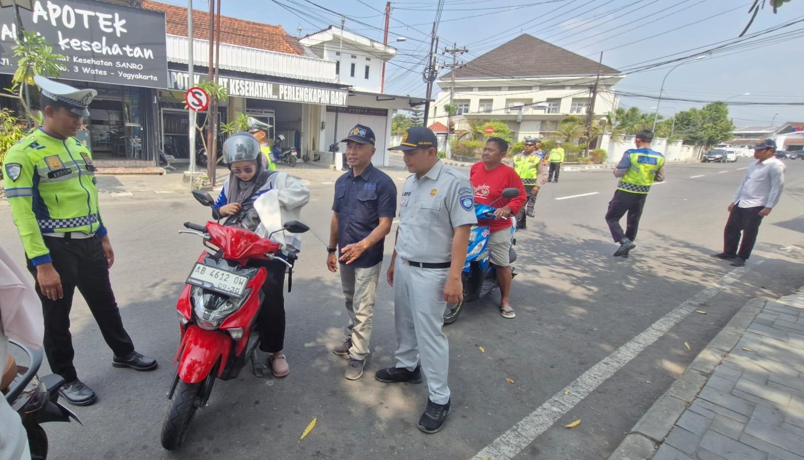 Jasa Raharja Bersama Instansi Terkait Dukung Operasi Gakum untuk Meningkatkan Ketertiban Berlalu Lintas di Kulon Progo Jasa Raharja Bersama Instansi Terkait Dukung Operasi Gakum untuk Meningkatkan Ketertiban Berlalu Lintas di Kulon Progo