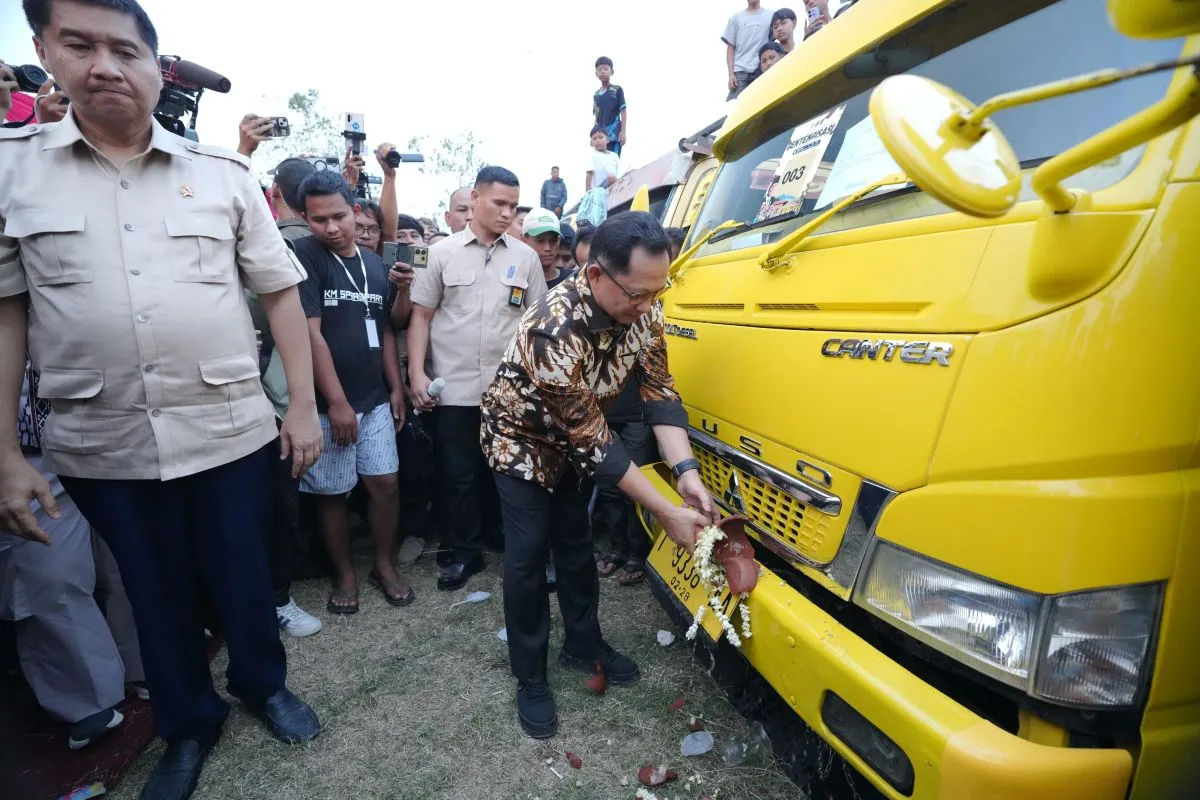 Program Gentengisasi Presiden Prabowo, Mendagri Lepas 125 Truk Bantuan