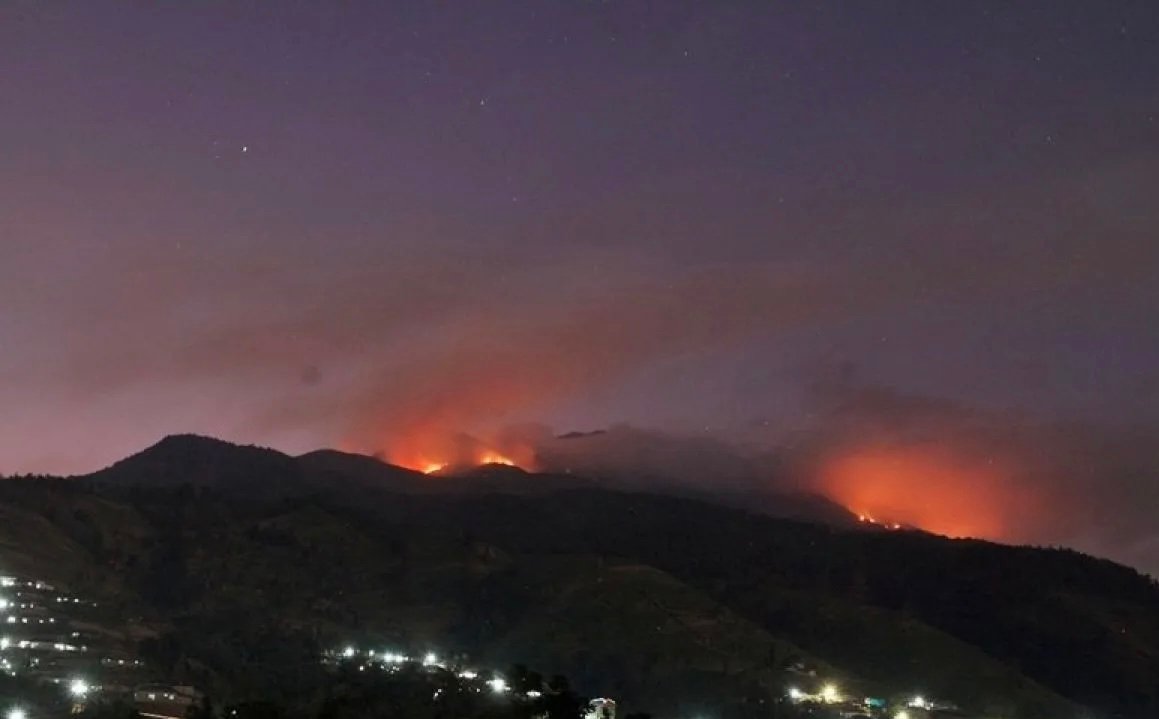 Karhutla Lereng Gunung Merbabu Merambat ke Tiga Desa Karhutla Lereng Gunung Merbabu Merambat ke Tiga Desa
