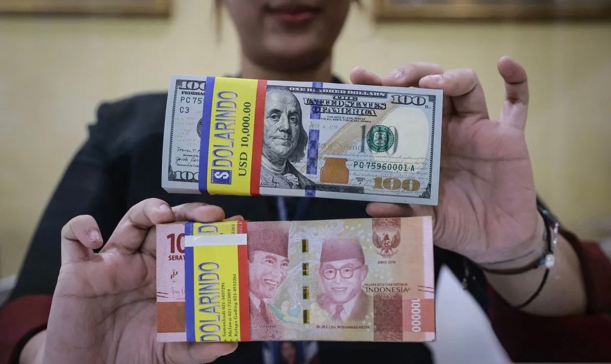 Rupiah Tertekan, Nilai Tukar Capai Rp18.136 per Dolar AS pada Awal Perdagangan