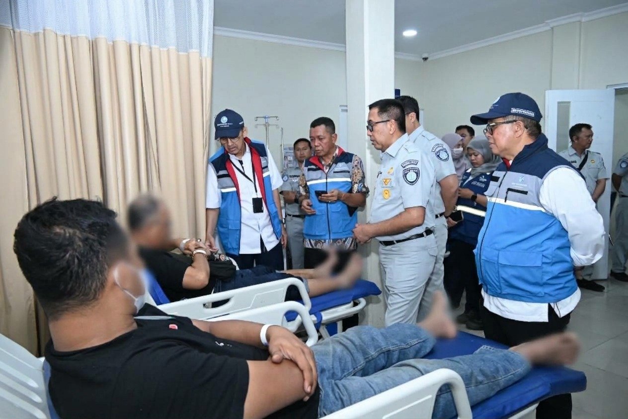 Gerak Cepat Pasca-Kebakaran KMP Batumandi, Jajaran Direksi PT Jasa Raharja dan PT Jasaraharja Putera Turun Langsung ke Pelabuhan Merak Gerak Cepat Pasca-Kebakaran KMP Batumandi, Jajaran Direksi PT Jasa Raharja dan PT Jasaraharja Putera Turun Langsung ke Pelabuhan Merak