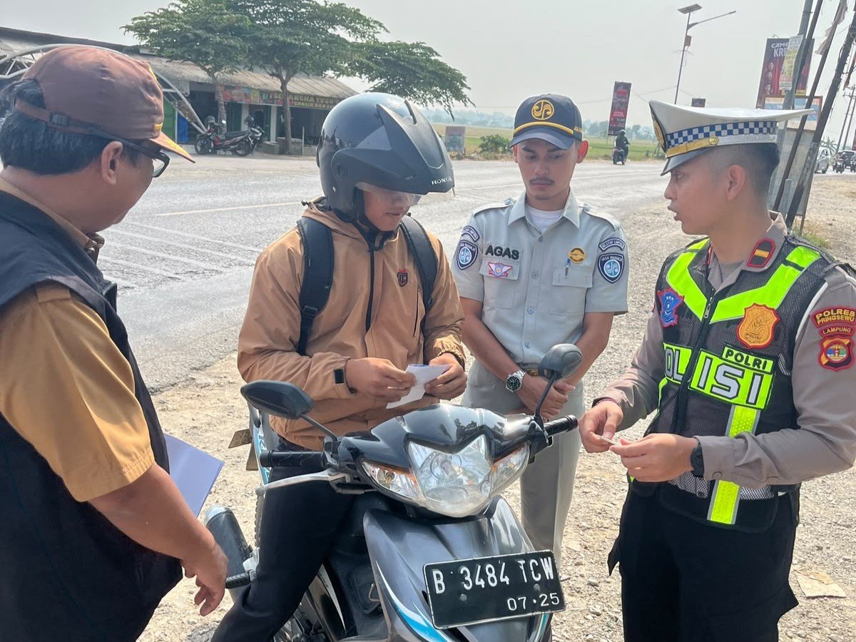 Samsat Menyapa di Tugu Gajah Pringsewu, Jasa Raharja Dorong Kepatuhan Pajak dan Keselamatan Berlalu Lintas Samsat Menyapa di Tugu Gajah Pringsewu, Jasa Raharja Dorong Kepatuhan Pajak dan Keselamatan Berlalu Lintas