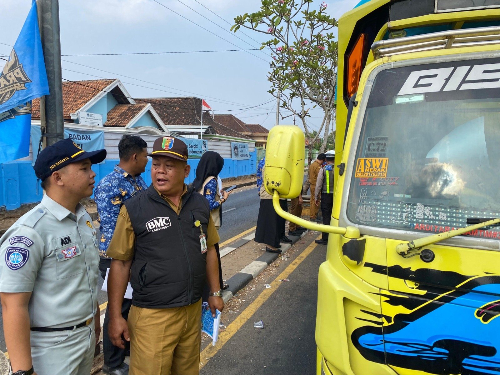 Razia Gabungan di Sukadana, Jasa Raharja Sosialisasikan Keringanan PKB-BBNKB dan Berikan Reward kepada Pengendara