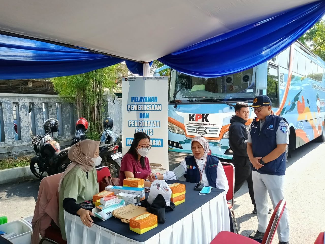 Jasa Raharja Bandung Hadirkan Layanan Kesehatan Gratis dan Kampanye Keselamatan Berlalu Lintas di Operasi Gabungan PKB dan SWSamsat Kawaluyaan