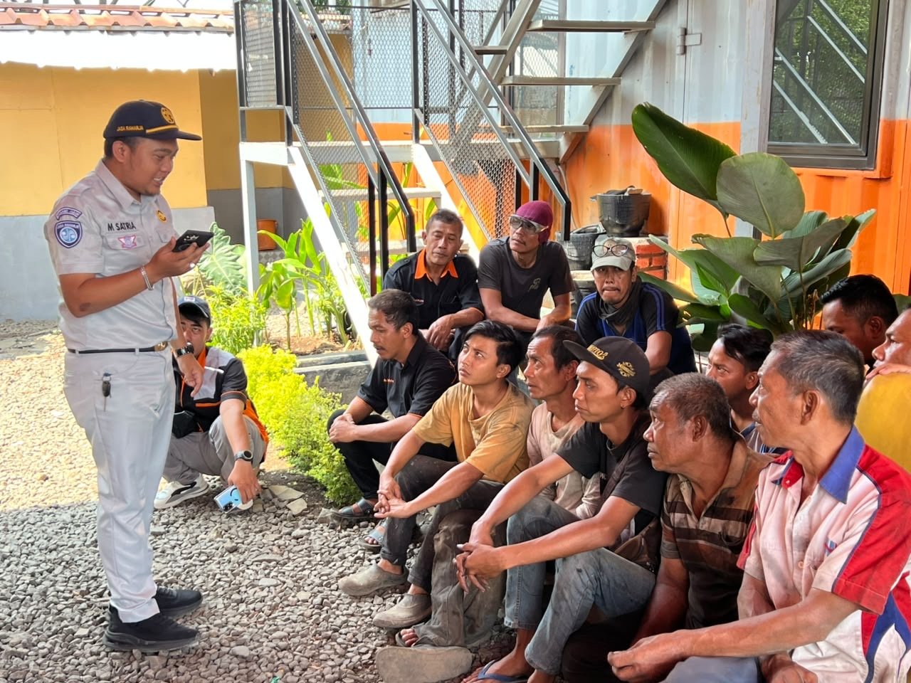 Jasa Raharja Hadir di PO Berlio Bandung, Gelar Pengobatan Gratis dan Edukasi PPGD untuk Tingkatkan Keselamatan Transportasi