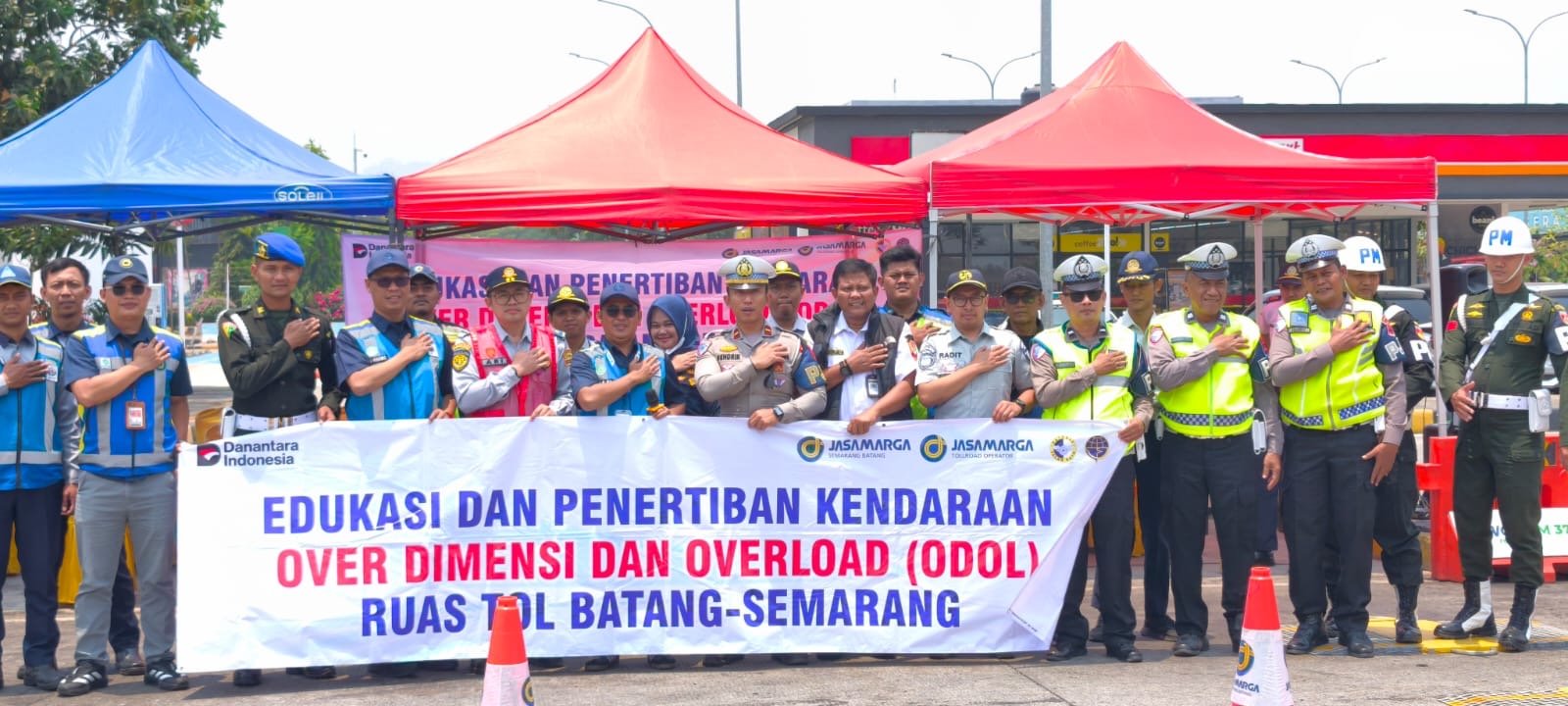 Safety Campaign, Jasa Raharja Bersama Stakeholder Edukasi Dan Tertibkan Kendaraan Odol Di Ruas Tol Batang–Semarang Safety Campaign, Jasa Raharja Bersama Stakeholder Edukasi Dan Tertibkan Kendaraan Odol Di Ruas Tol Batang–Semarang