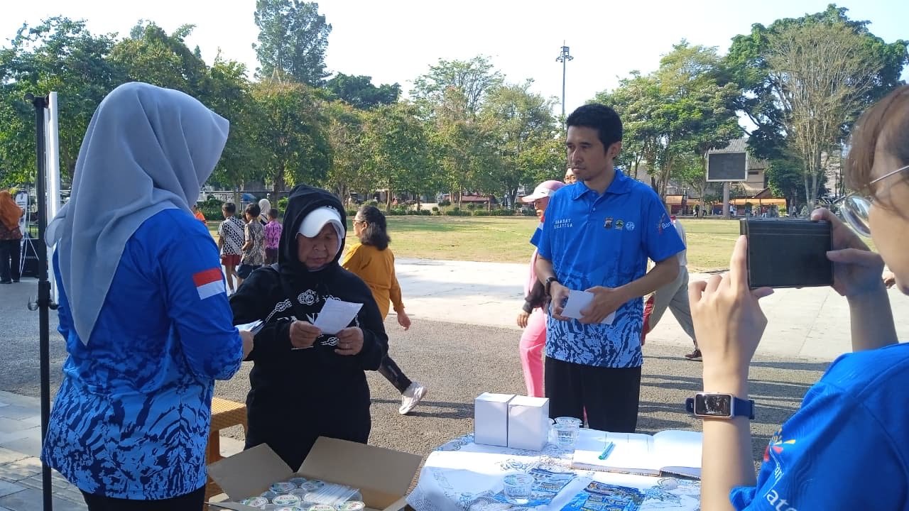 Jasa Raharja Salatiga dan Tim Pembina Samsat Salatiga Perkuat Edukasi Jateng Triple Program di Alun-alun Pancasila Jasa Raharja Salatiga dan Tim Pembina Samsat Salatiga Perkuat Edukasi Jateng Triple Program di Alun-alun Pancasila