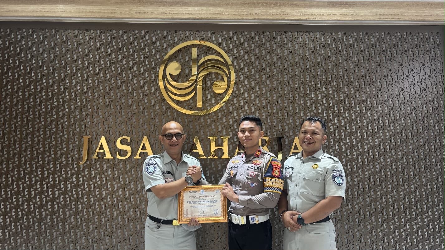 Apresiasi Penurunan Angka Kecelakaan, PT Jasa Raharja Sumsel Anugerahkan Penghargaan kepada Kanit Turjawali Sat Lantas Polrestabes Palembang Apresiasi Penurunan Angka Kecelakaan, PT Jasa Raharja Sumsel Anugerahkan Penghargaan kepada Kanit Turjawali Sat Lantas Polrestabes Palembang